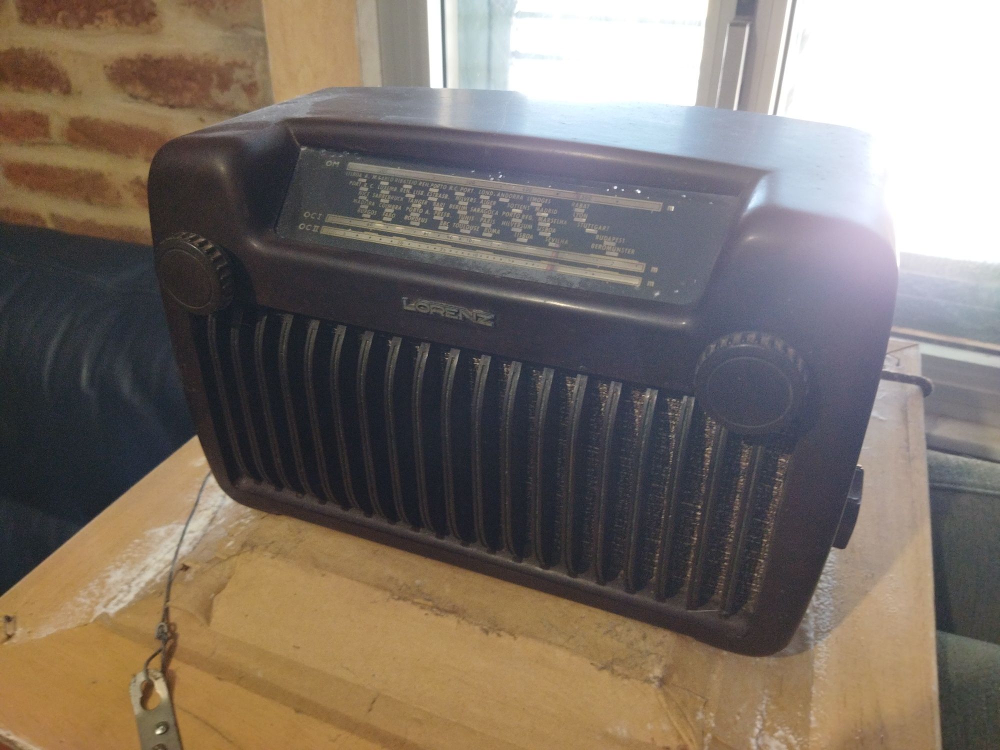 Vendo 2 rádios muito antigos.