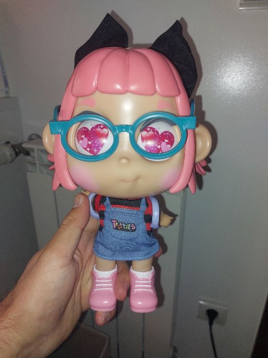 Boneca que muda de olhos