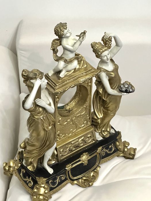 Італійська вінтажна статуетка під годинник