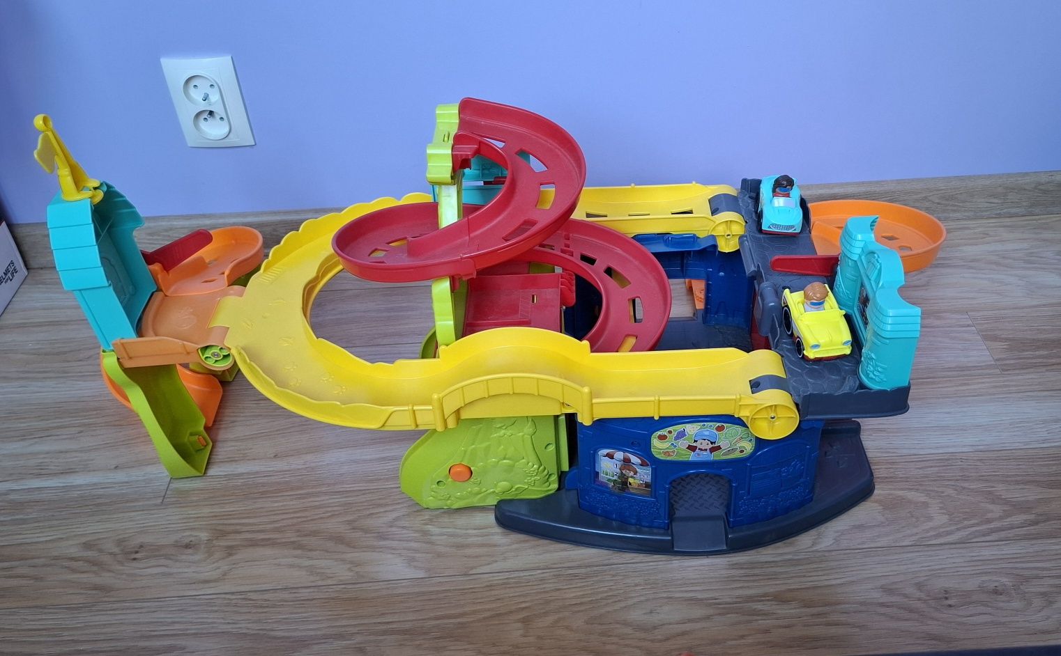 Fisher Price Little People Tor Zjeżdżalnia Garaż 2w1 HBD77