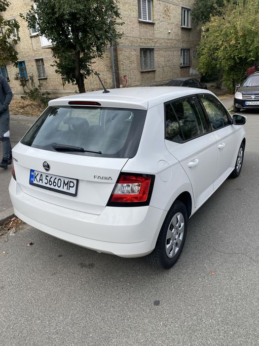 Продам своє авто Skoda Fabia 2016