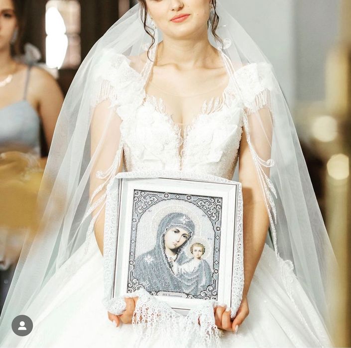 Продаю свою сукню після хімчистки як нова шита все ручна робато корсет