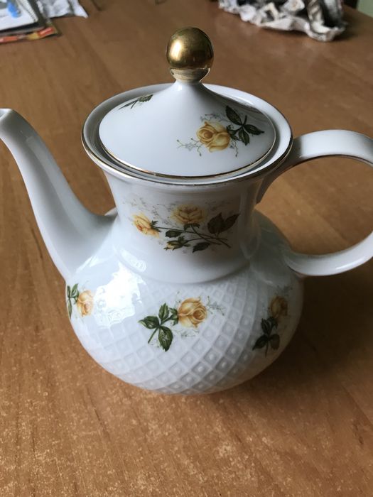 Dzbanek porcelana sygnowany