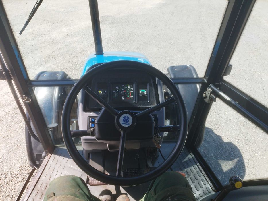 New Holland  4835
