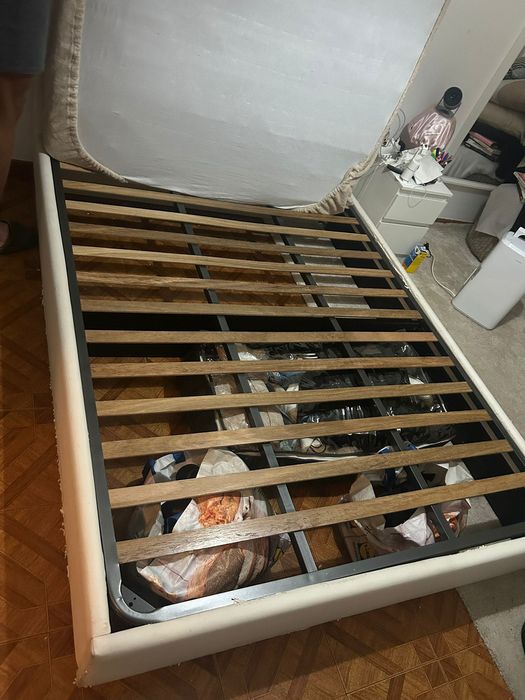 Cama casal com cabeceira estofada – oportunidade!