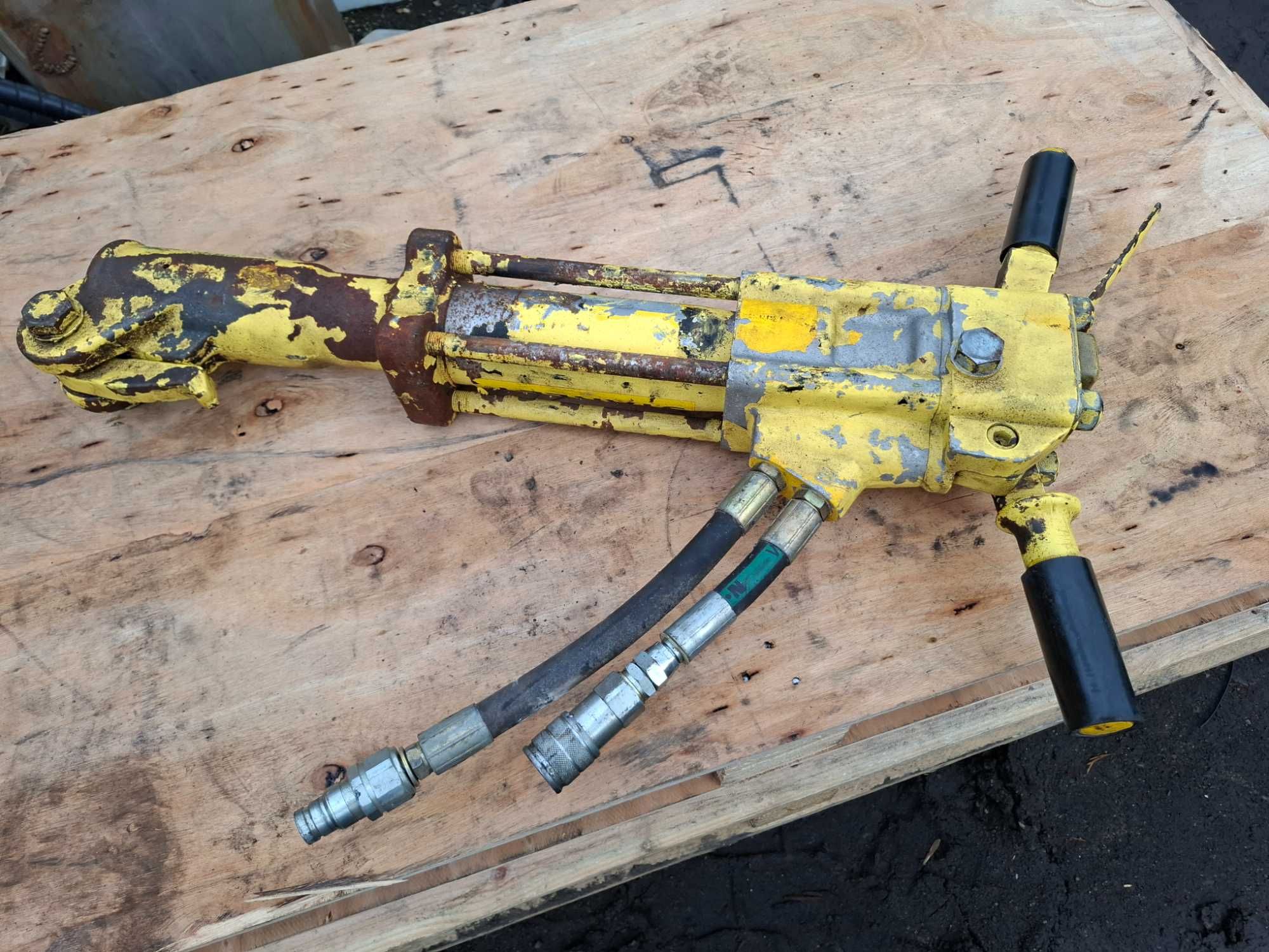 Hydrauliczny młot wyburzeniowy Stanley BRV24
