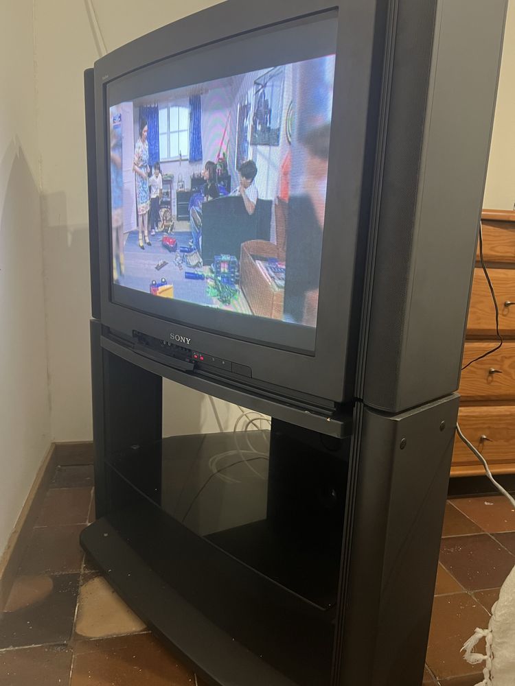 TV Sony Black Trinitron 29” (com sistema de som/ subwoofer)