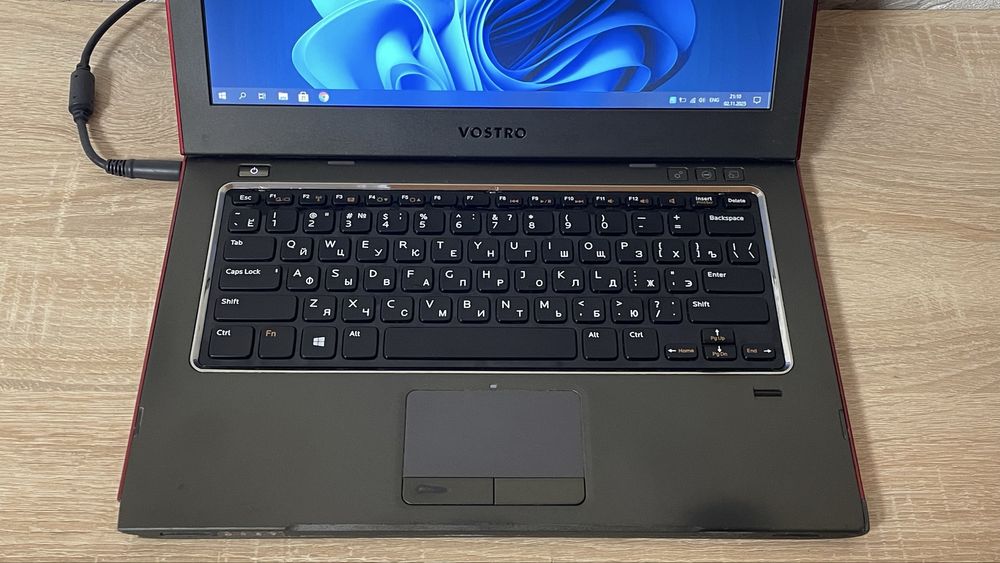 Ноутбук Dell Vostro 3360 / 13.3" / Intel Core i5 / SSD / Компактний