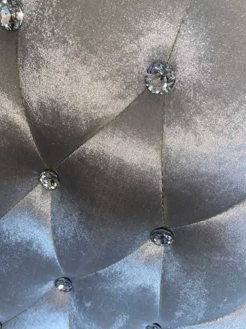 Pikowane srebrne krzesła welurowe glamour  51x43x93