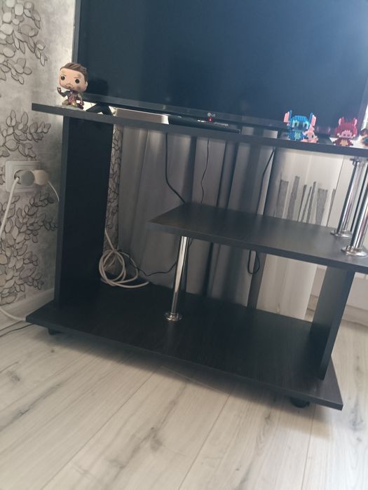 Полиця під телевізор