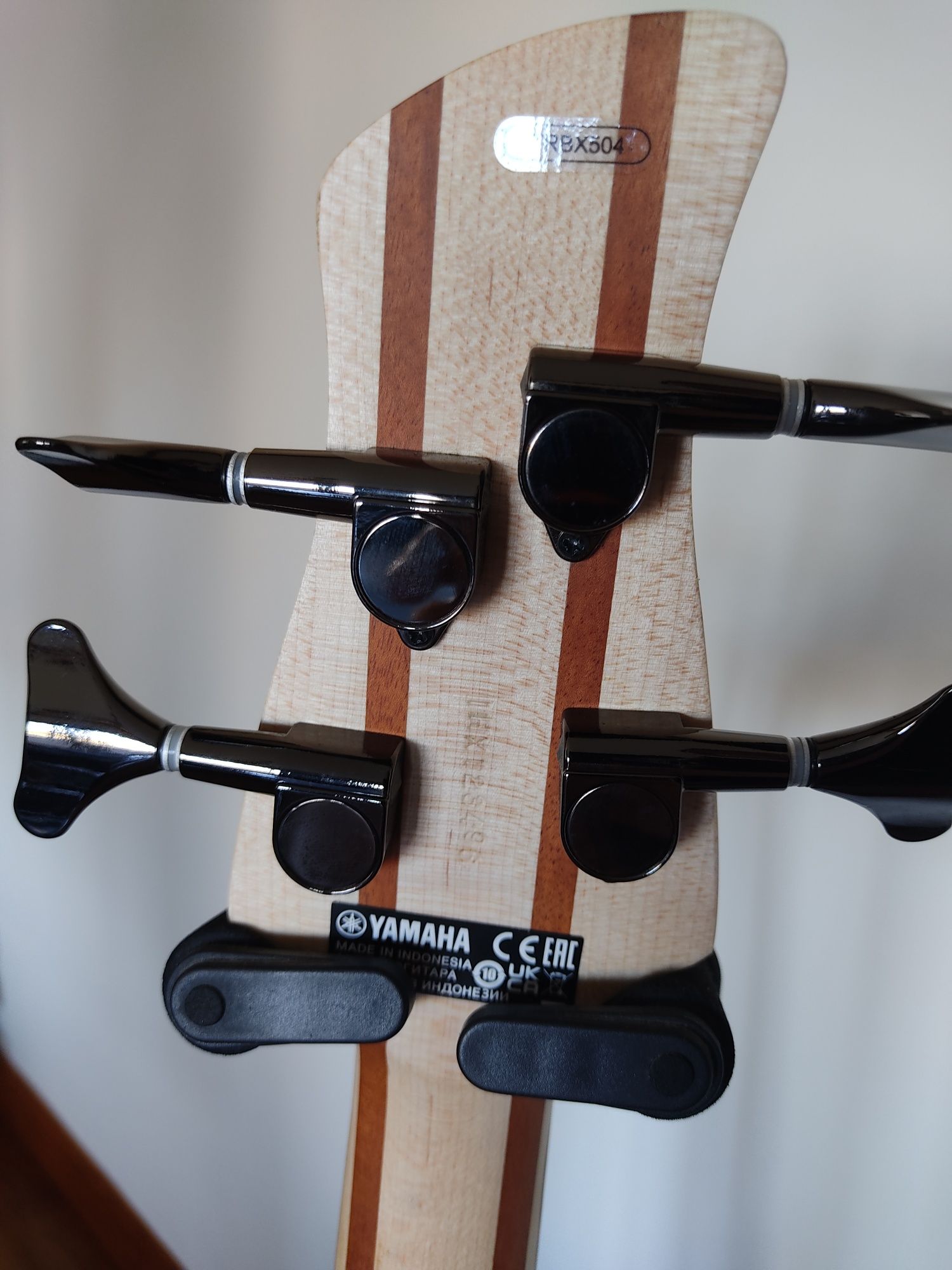Baixo Yamaha TRBX504 TBL + Saco Ibanez