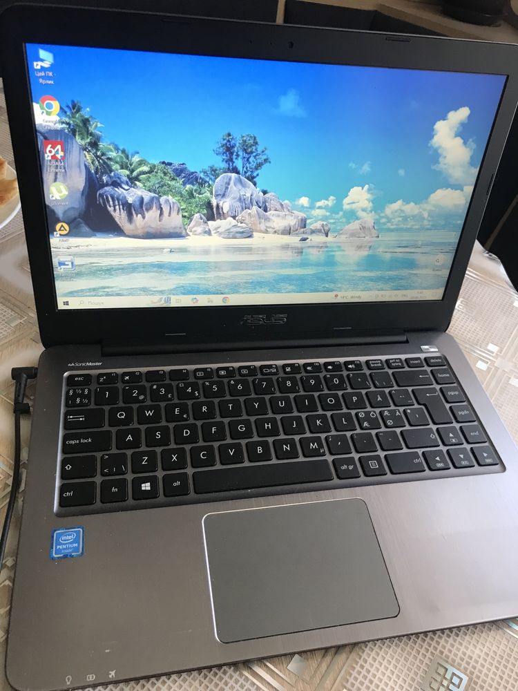 Ноутбук. Asus E403N