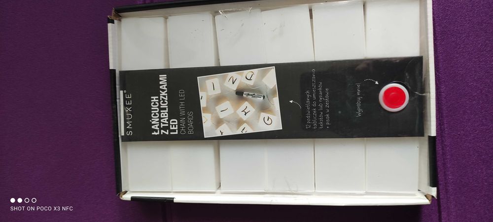 Łańcuch podświetlany z tabliczkami 12 szt. Do pisania, nieużywany