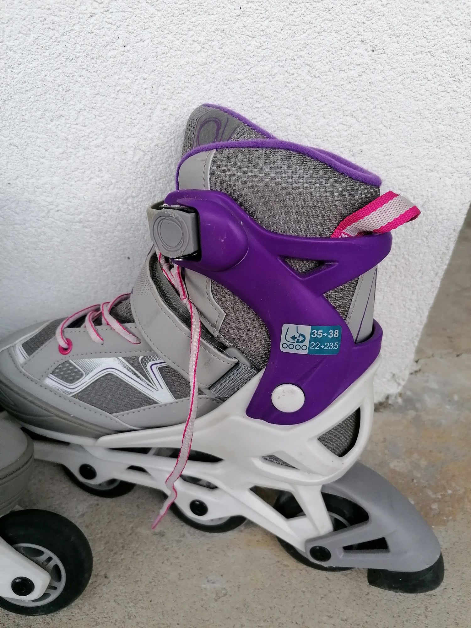 Patins azuis e roxos