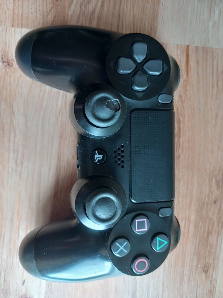 Konsola ps4 pro 1tb plus osprzet