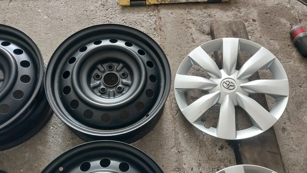 Felgi stalowe Toyota 5x100 6,5J16 ET45 + kołpaki