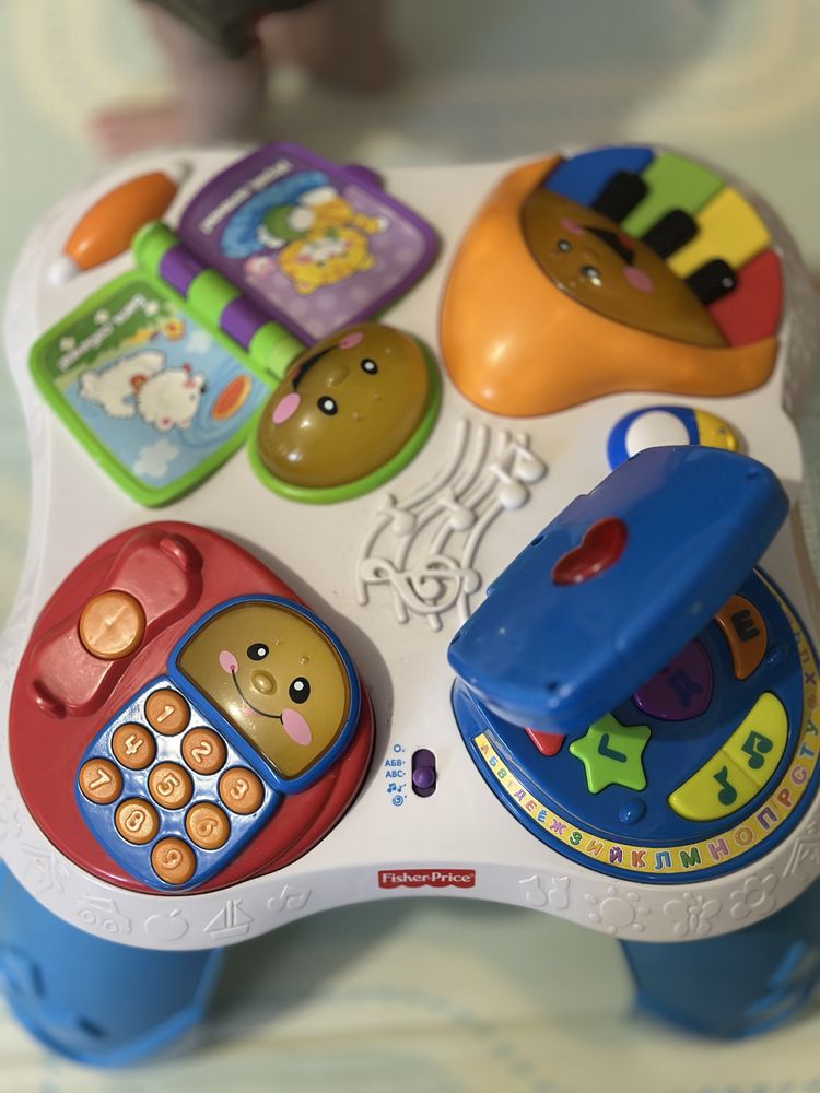 Музично розвиваючий столик Fisher Price