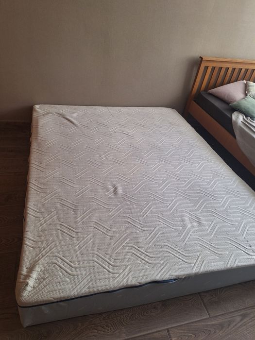 Матрац безпружинний з ефектом пам'яті