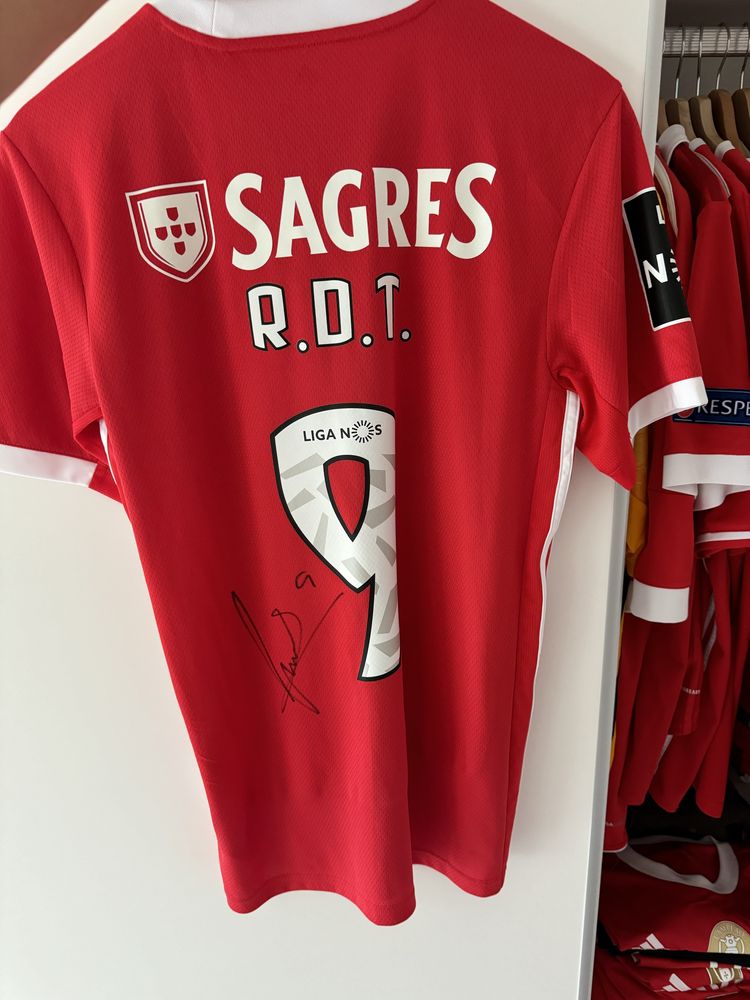 Vendo camisolas oficiais usadas pelos jogadores