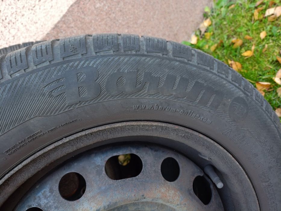 Opony zimowe 15/65/195 + felgi mazda