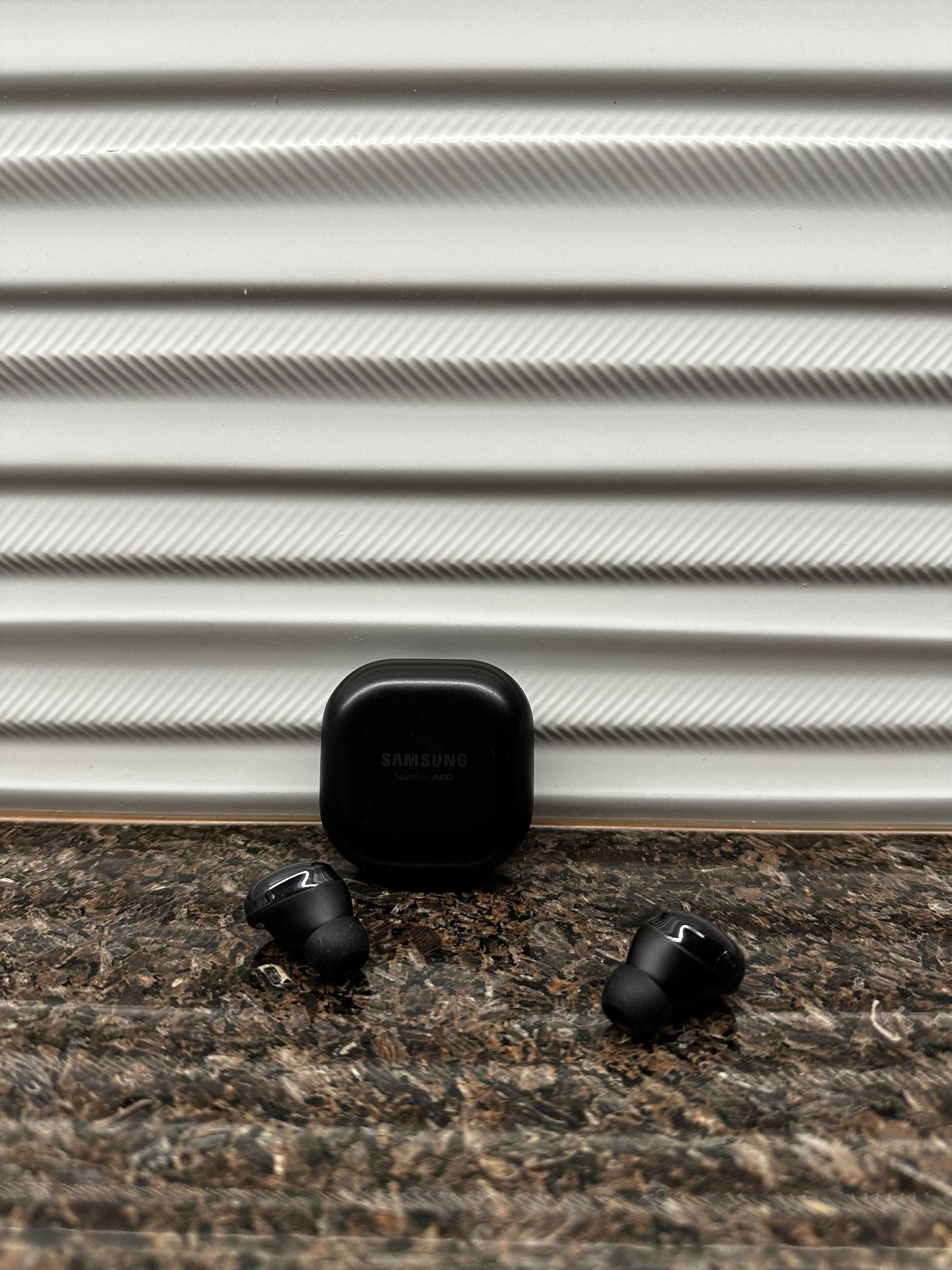 Samsung  S20FE + ear buds PRO (DOBRY STAN!)