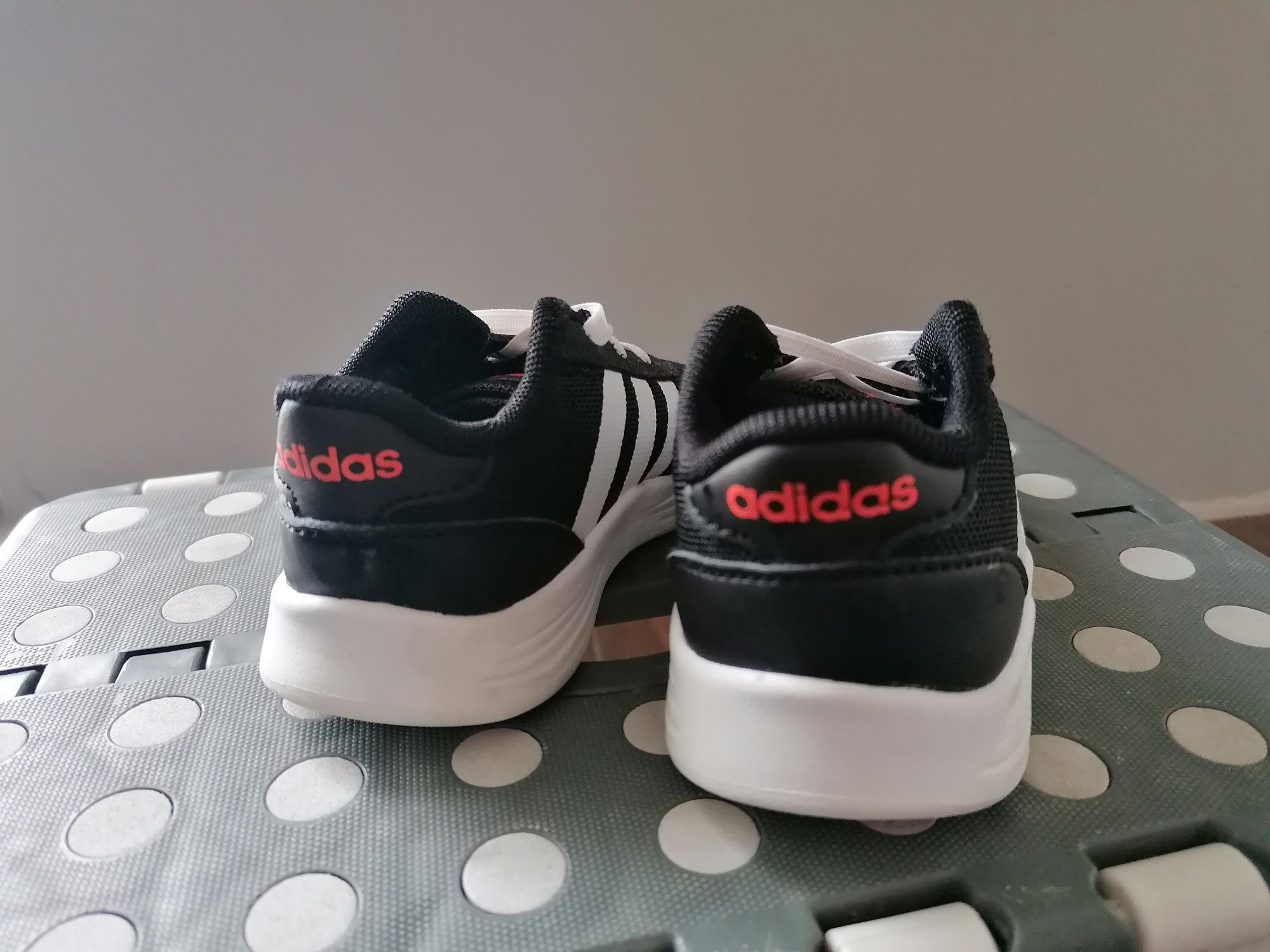 Buciki sportowe Adidas 23