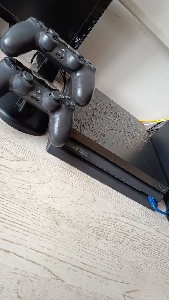 Konsola PS4 pro the last os US part 2 edition