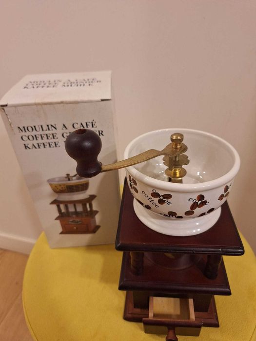 Ręczny młynek do kawy, model: BCH-8A