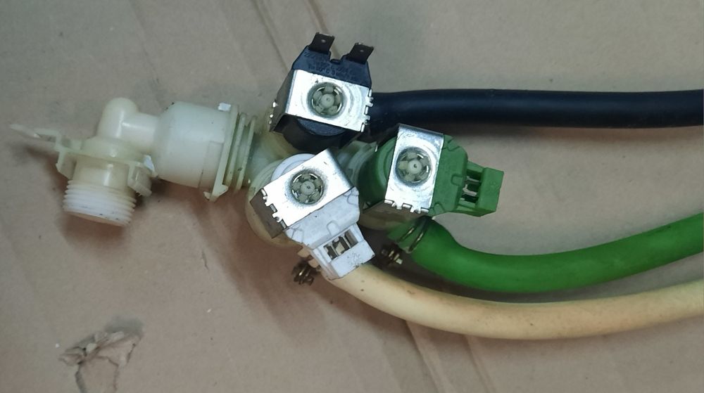 Запчасти  стиралки електролюкс ewt1050