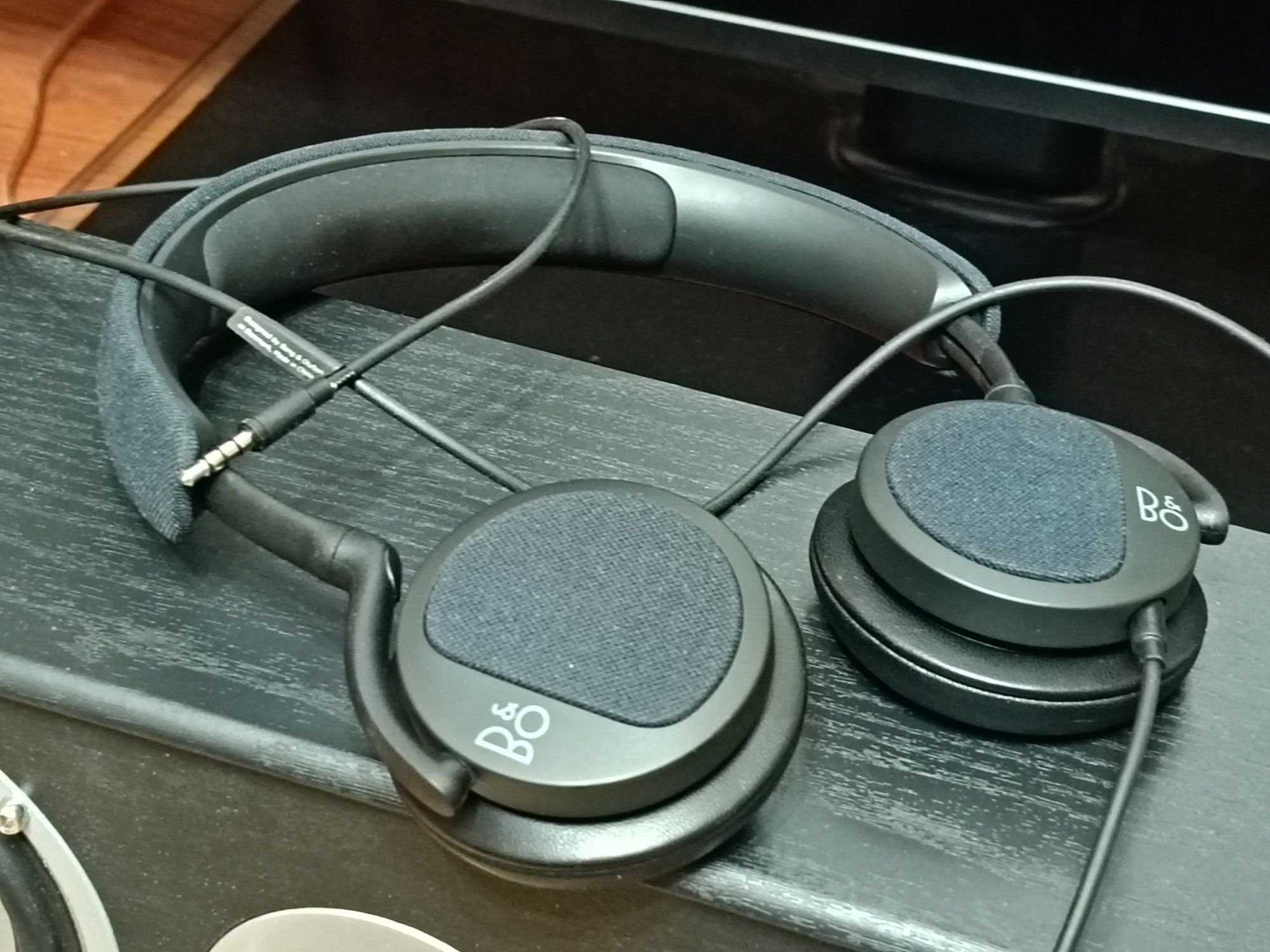 Наушники (гарнитура) Bang & Olufsen BeoPlay H2 Carbon Blue