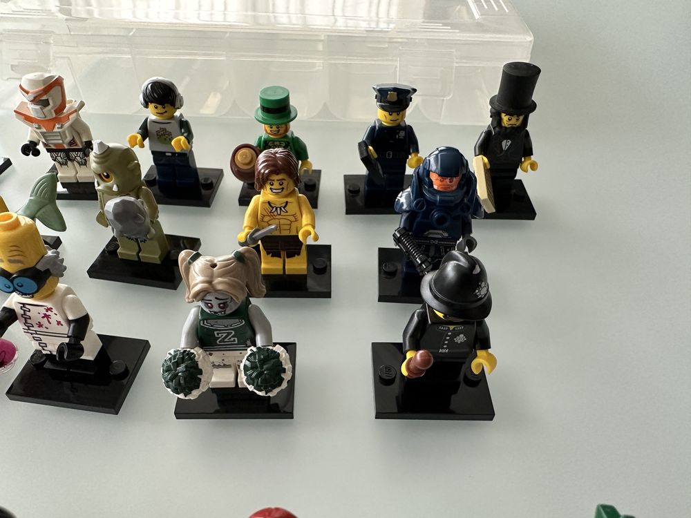 Lego Minifigures 28 figurek różne serie
