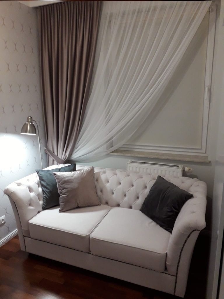 Sofa pikowana idealna do małego pokoju z funkcją spania