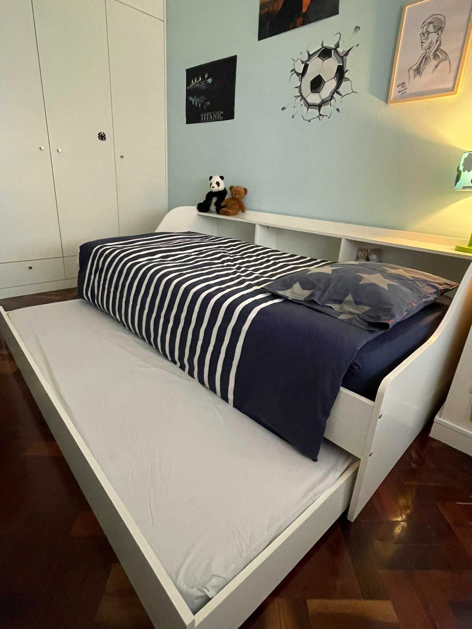 cama dupla com colchões