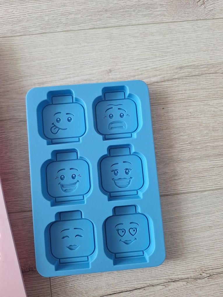 2 formy silikonowe Peppa/Lego