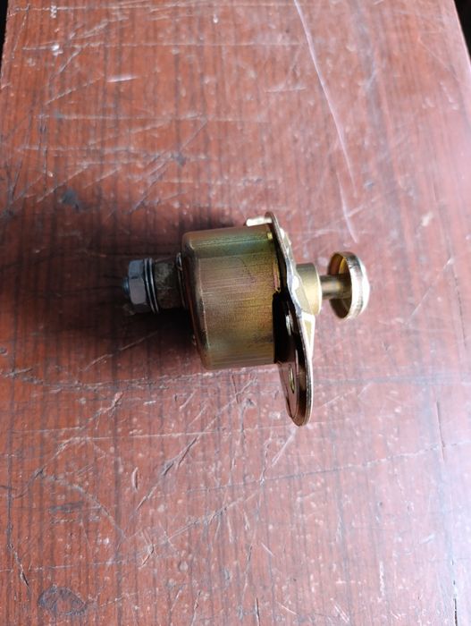 Вимикач маси механічний.