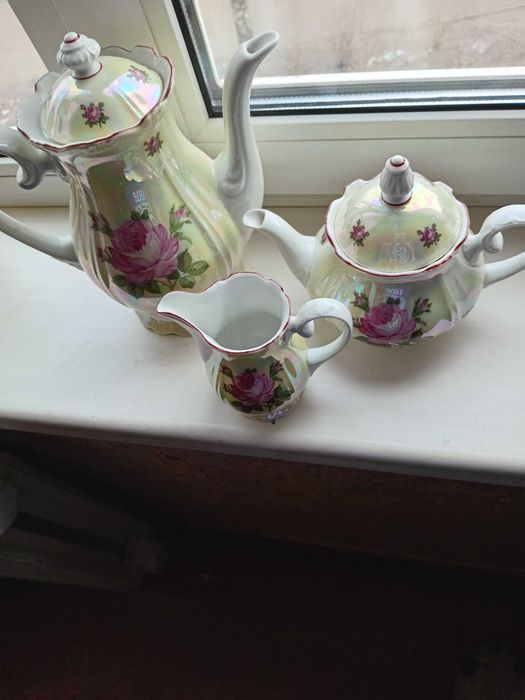 Чайно-кавовий сервіз Мадона-"Троянди" і столовий "Польові квіти"