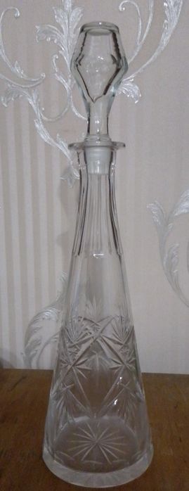 Продам конфетницу и графин.