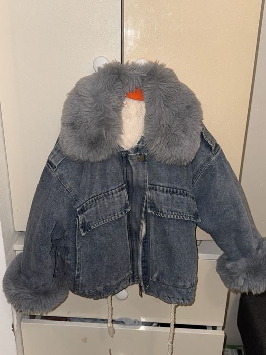 Осіння куртка на дівчинку