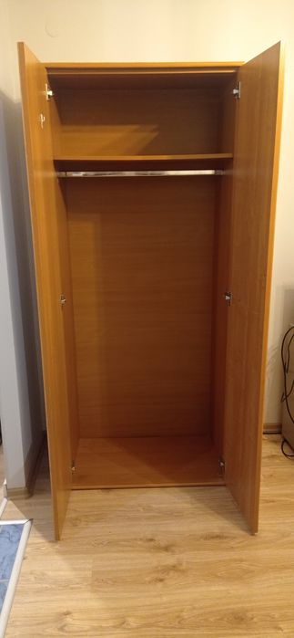 Szafa na ubrania z drążkirm