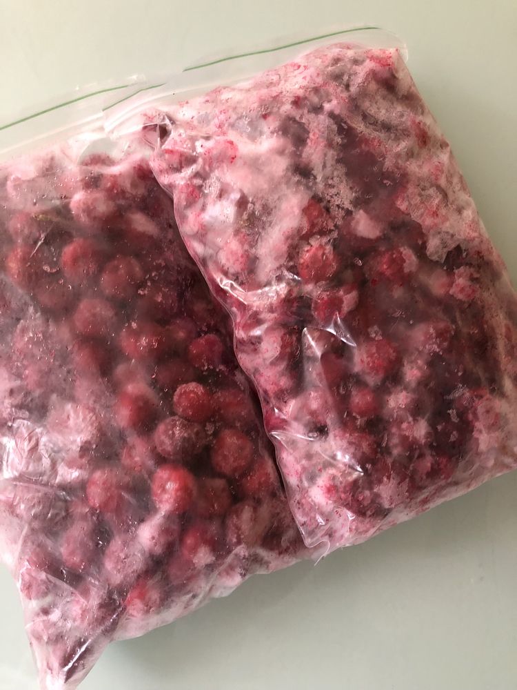 Вишня заморожена (з кісточками)