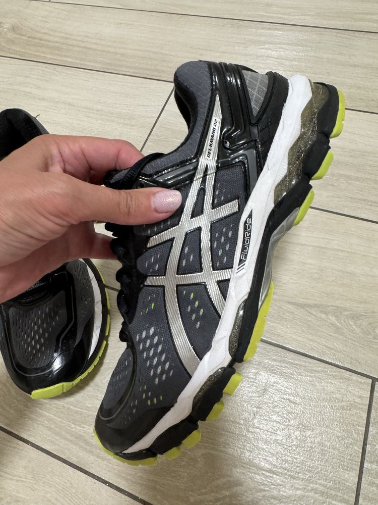 Кросівки asics 40р.Устілка 26см(бігові).Ориг.