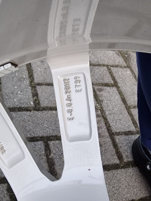 Felgi Audi Q5 8.0Jx20 ET39 + opony zimowe Continental 255/45/20