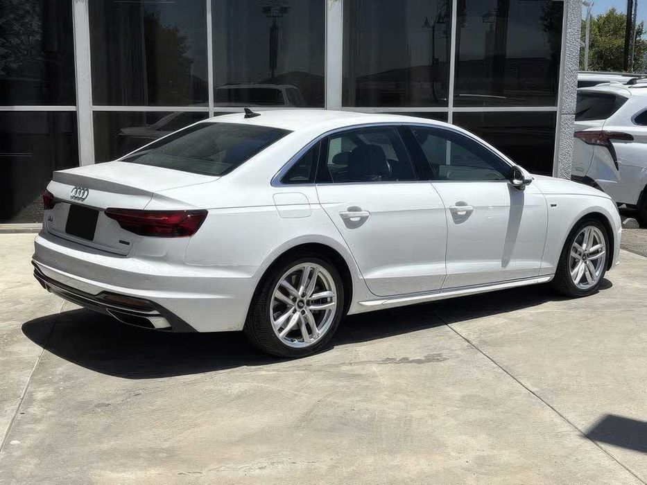 Audi A4      2023