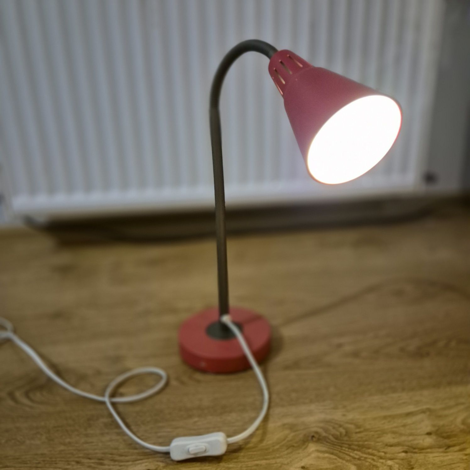 Lampka biurkowa IKEA e14 LED 40w z włącznikiem go gniazdka czerwona