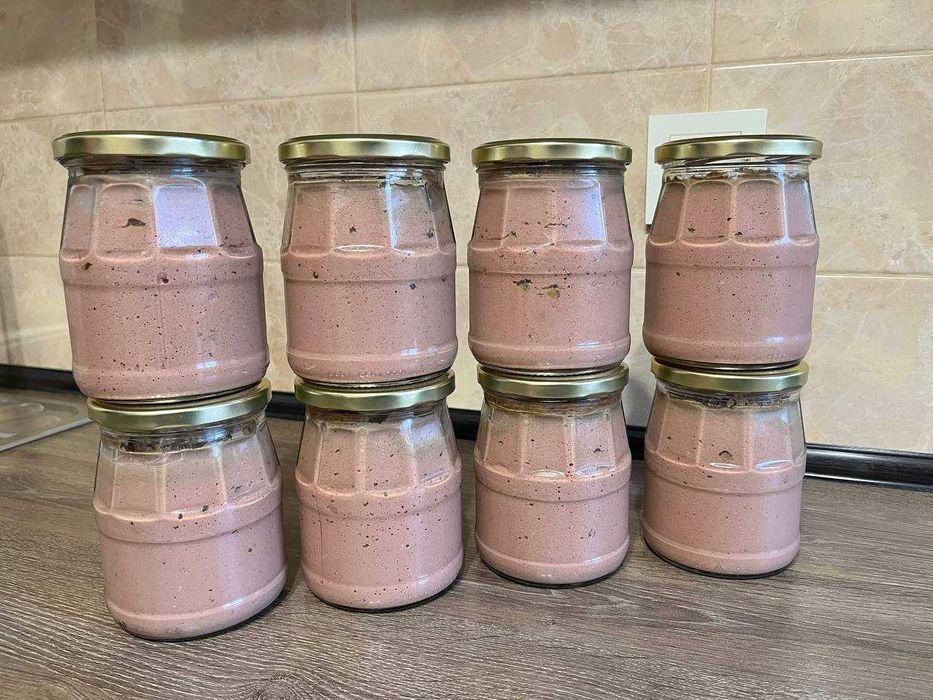 Тушонка, каша з мясом, паштет, голубці, курка, риба