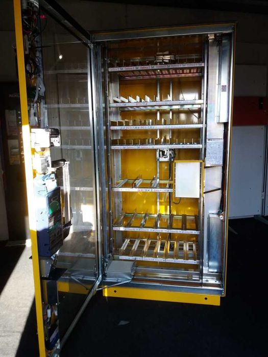 Zniczomat, automat sprzedający do wkładów i zniczy