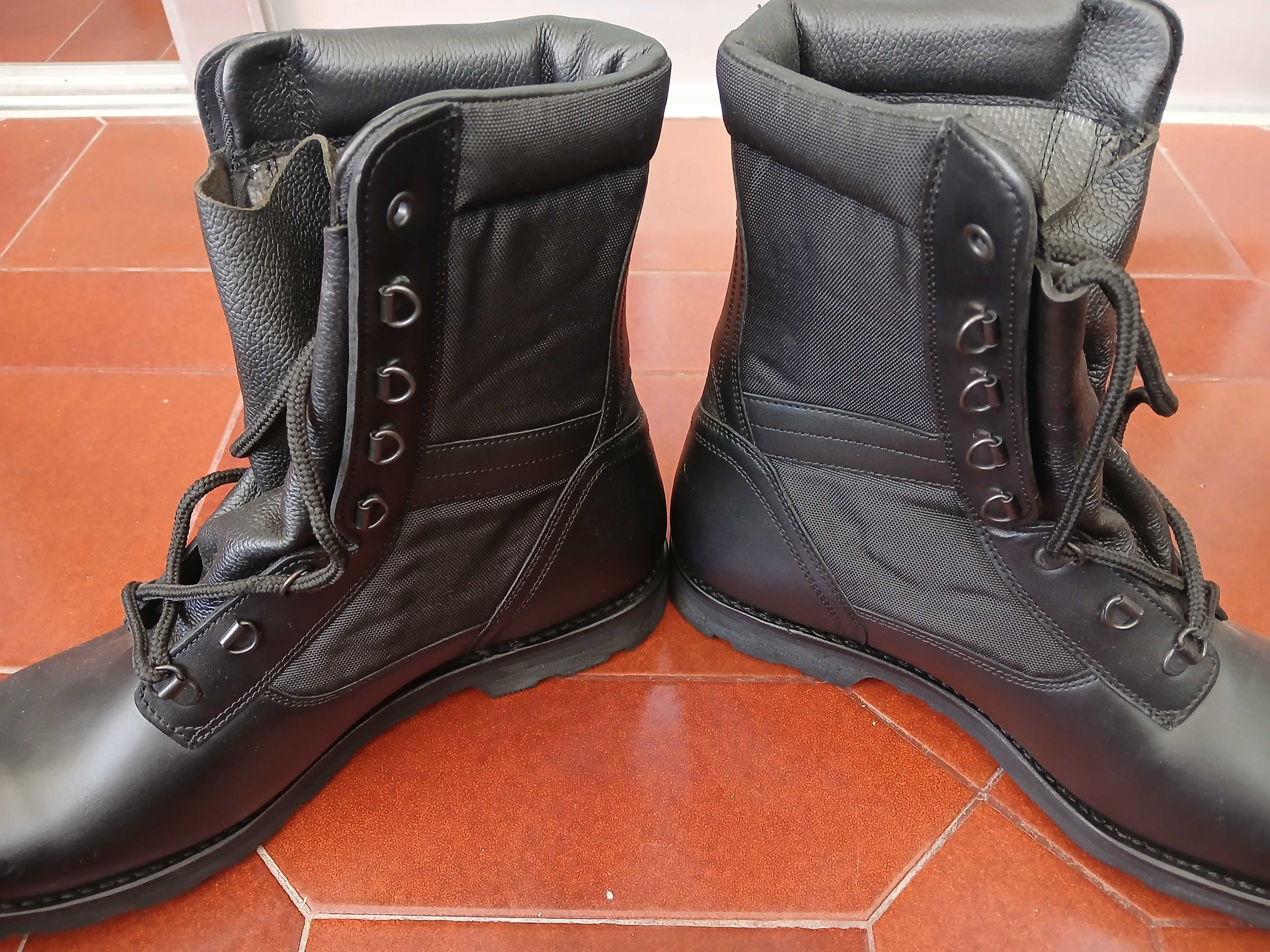 Botas militares (novas) n.°46