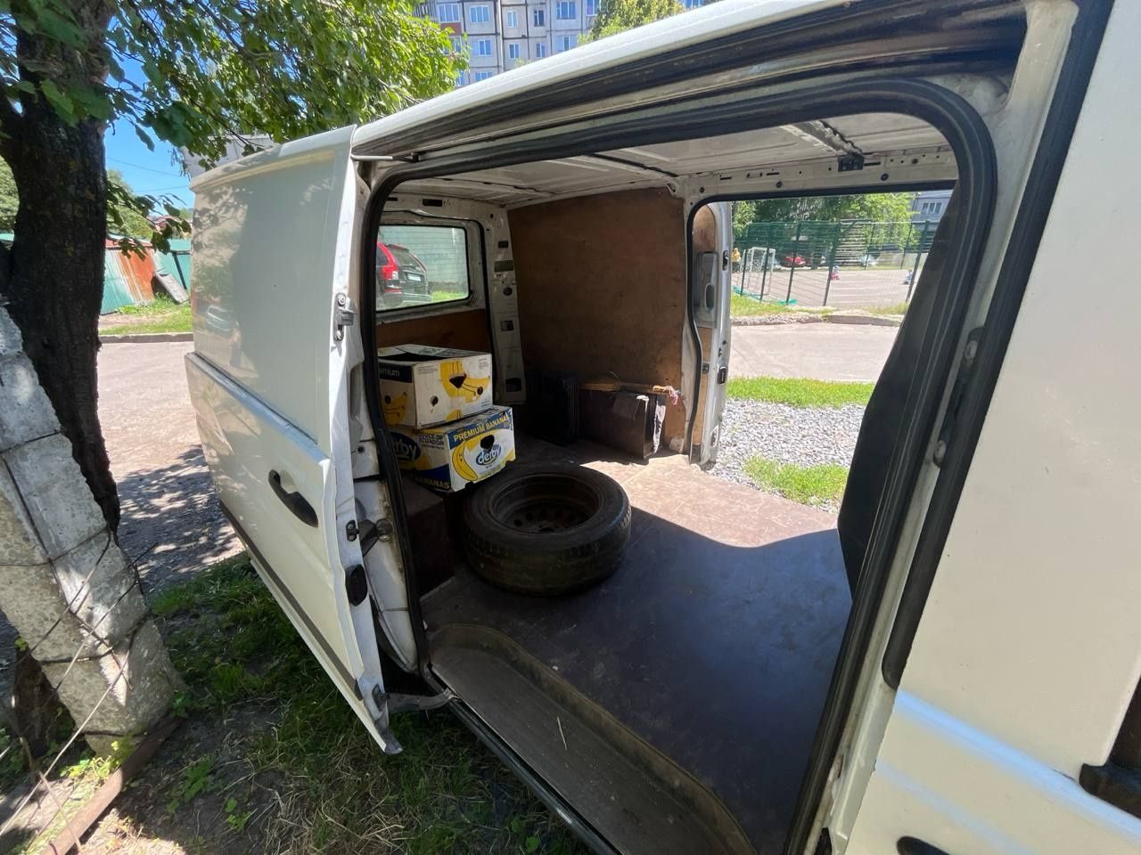 Послуги вантажним автомобілем бус Мерседес віто