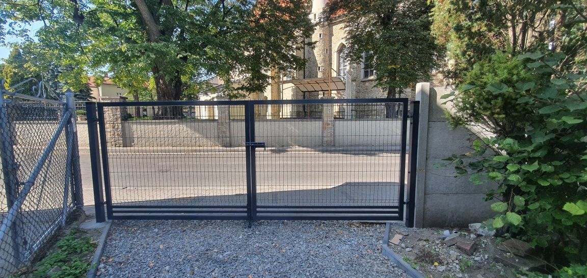 Brama Wjazdowa Rozwierna Dwuskrzydłowa - Solidna rama