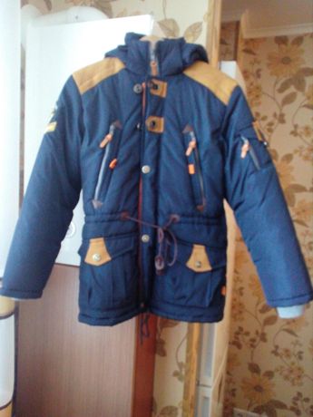 Куртка зимняя на мальчика 8-10 лет.